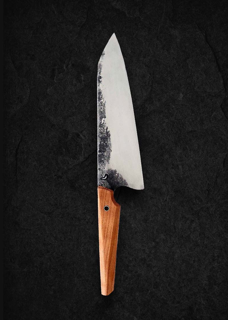 Handgjord Bunka kockkniv 'Bunka Boy' i rostfritt 14C28N-stål med klassiskt handtag i päronträ. Höger sida