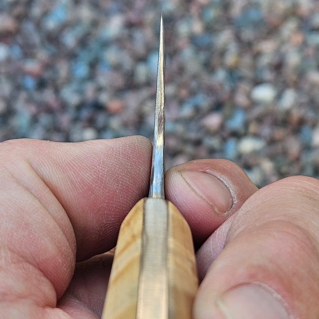 Mångsidig Bunka kockkniv 'Bunka Boy' i rostfritt stål med ett ljust trähandtag. Egg