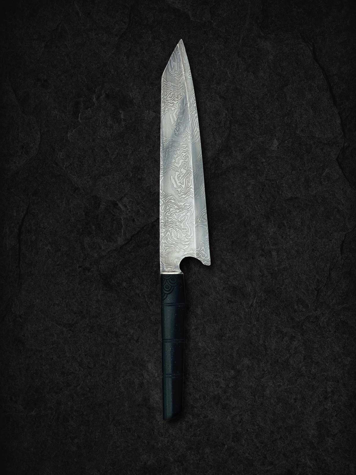 Exklusiv, handgjord Gyuto-kniv 'Damaskus Gyuto' i Apex Ultra damaskusstål. Vänster sida