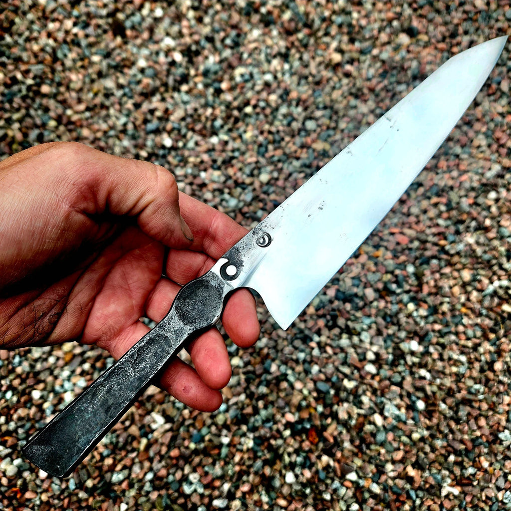 Full steel Apex Ultra Gyouto - handsmidd kökskniv av Silas Engström. Höger sida, nygjord