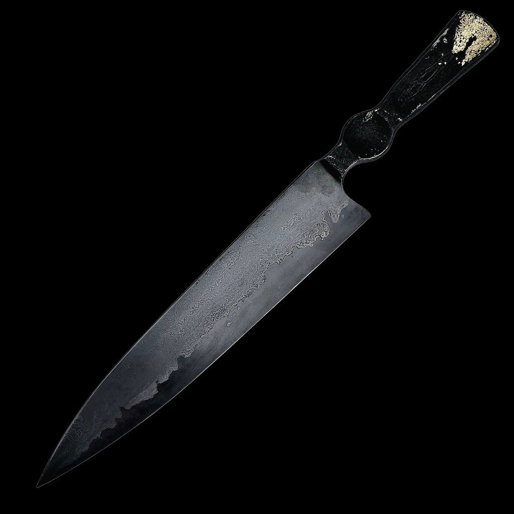 Exklusiv slicer-kniv 'Mr Shadow' i Apex Ultra damaskusstål med 16K guldinlägg på skaftet. Höger sida vinkel