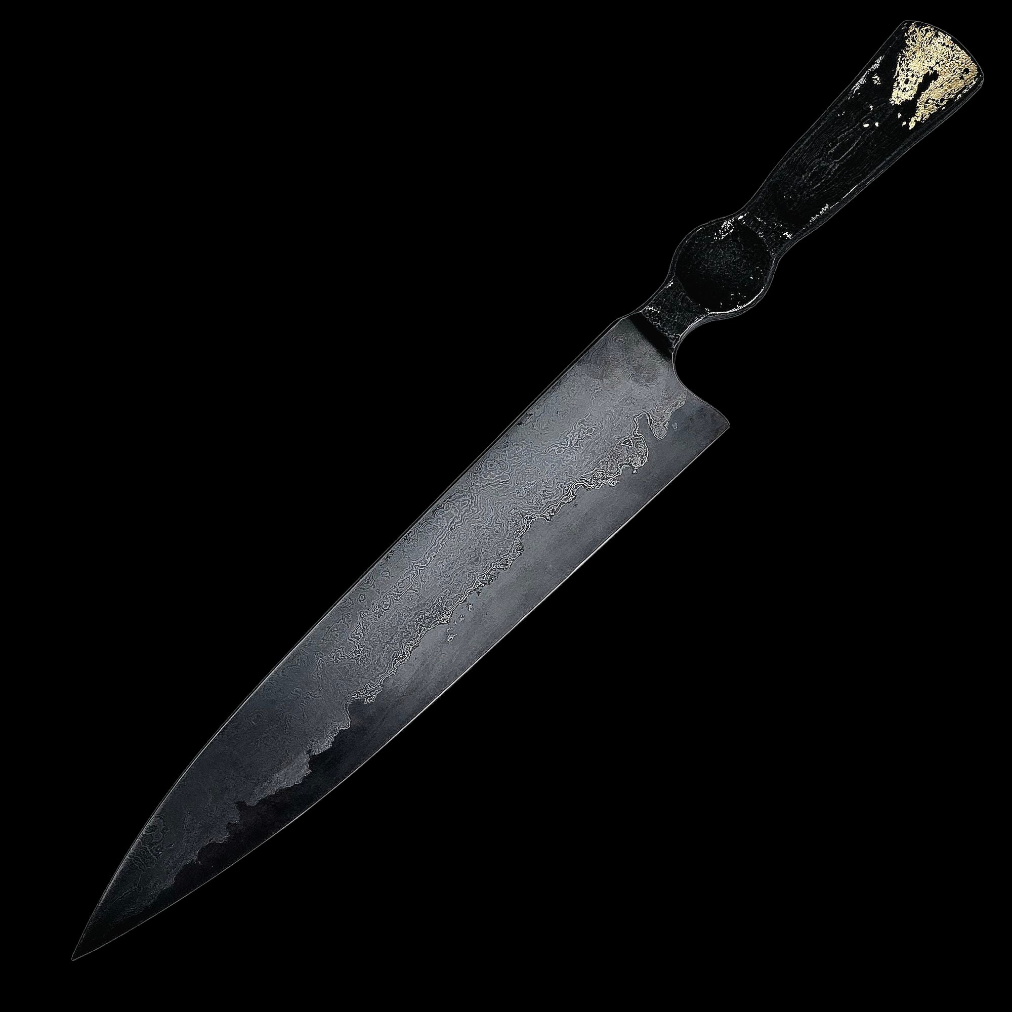 Exklusiv slicer-kniv 'Mr Shadow' i Apex Ultra damaskusstål med 16K guldinlägg på skaftet. Höger sida vinkel