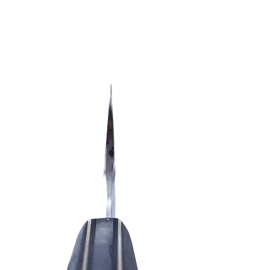 Handsmidd Gyotu kockkniv med blad i rostfritt stål. Detaljbild egg. Smed: Silas Engström